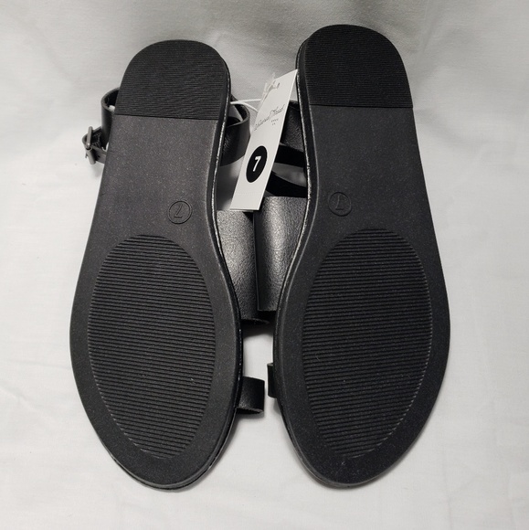 Universal Thread Black Sandals - Picture 4 of 8
